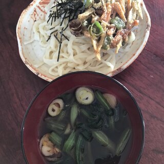 笹がきゴボウと人参とネギのかき揚げ盛り小松菜うどん